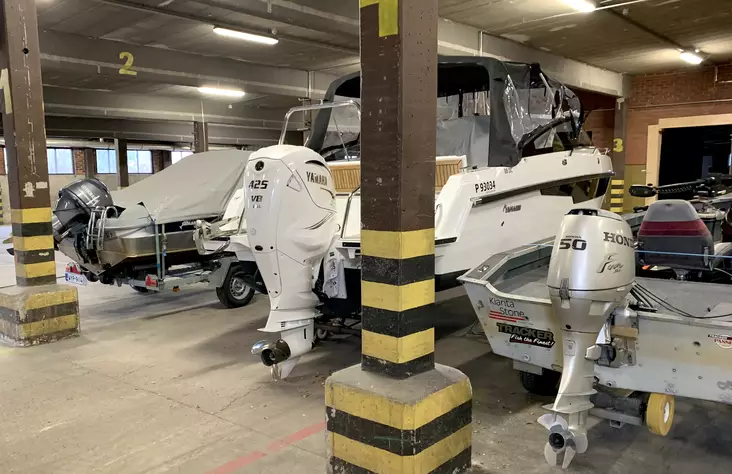 Veneiden talvisäilytys - Riihimäki - Keulasähkömoottorin asennuspalvelu - 2710202111 - 1