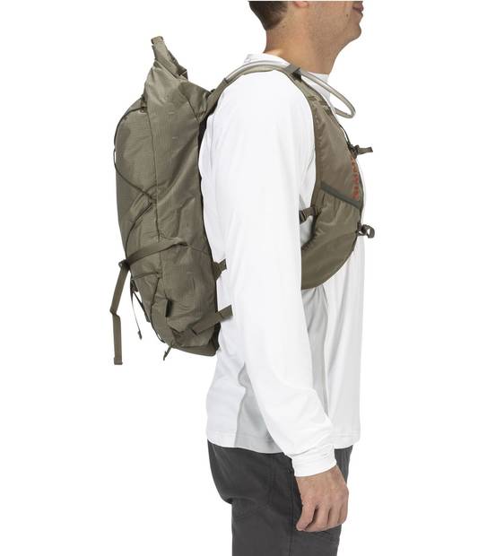 simms flyweight vest pack